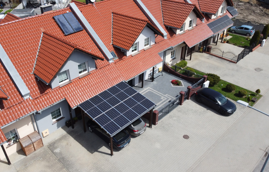 Zrób z Garażu Elektrownię! 5 zalet carportów fotowoltaicznych!